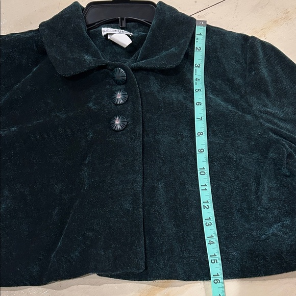 Elegant Dark Green Cropped Blazer - Picture 6 of 9